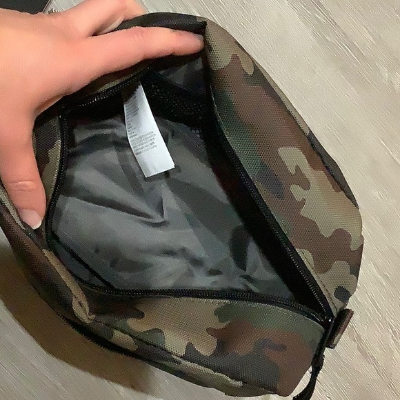 Levi's Camouflage Men's toiletries Bag - Picture 6 of 7